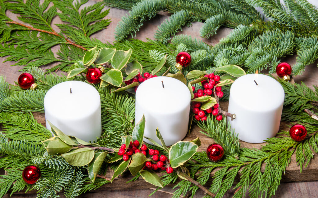 Deck Your Spa with Boughs of Holly 1 deck out the spa for Christmas