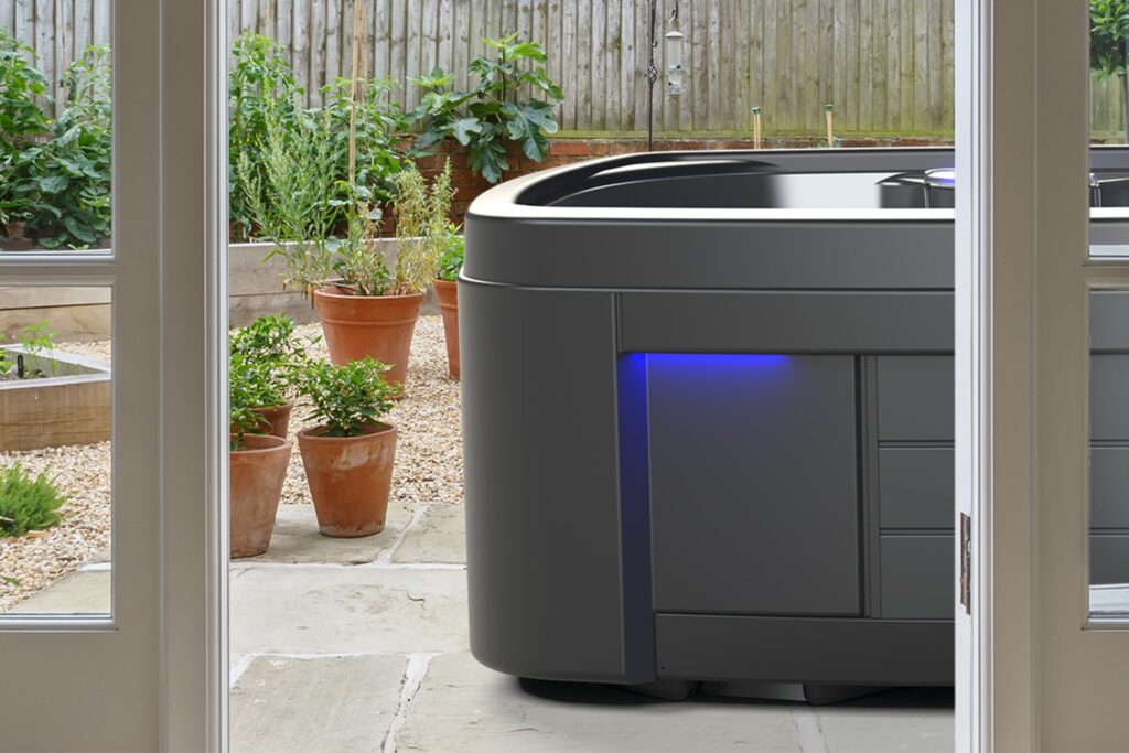 Should I Keep My Hot Tub on all Winter Long in Arlington, TX? 1 Should I Keep My Hot Tub on all Winter Long in Arlington, TX?