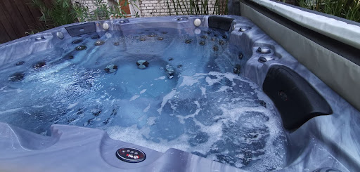 How Much Does it Cost to Run a Hot Tub in the Winter in Texas? 10 cost to run a hot tub with swirling warm water is not as much as you think