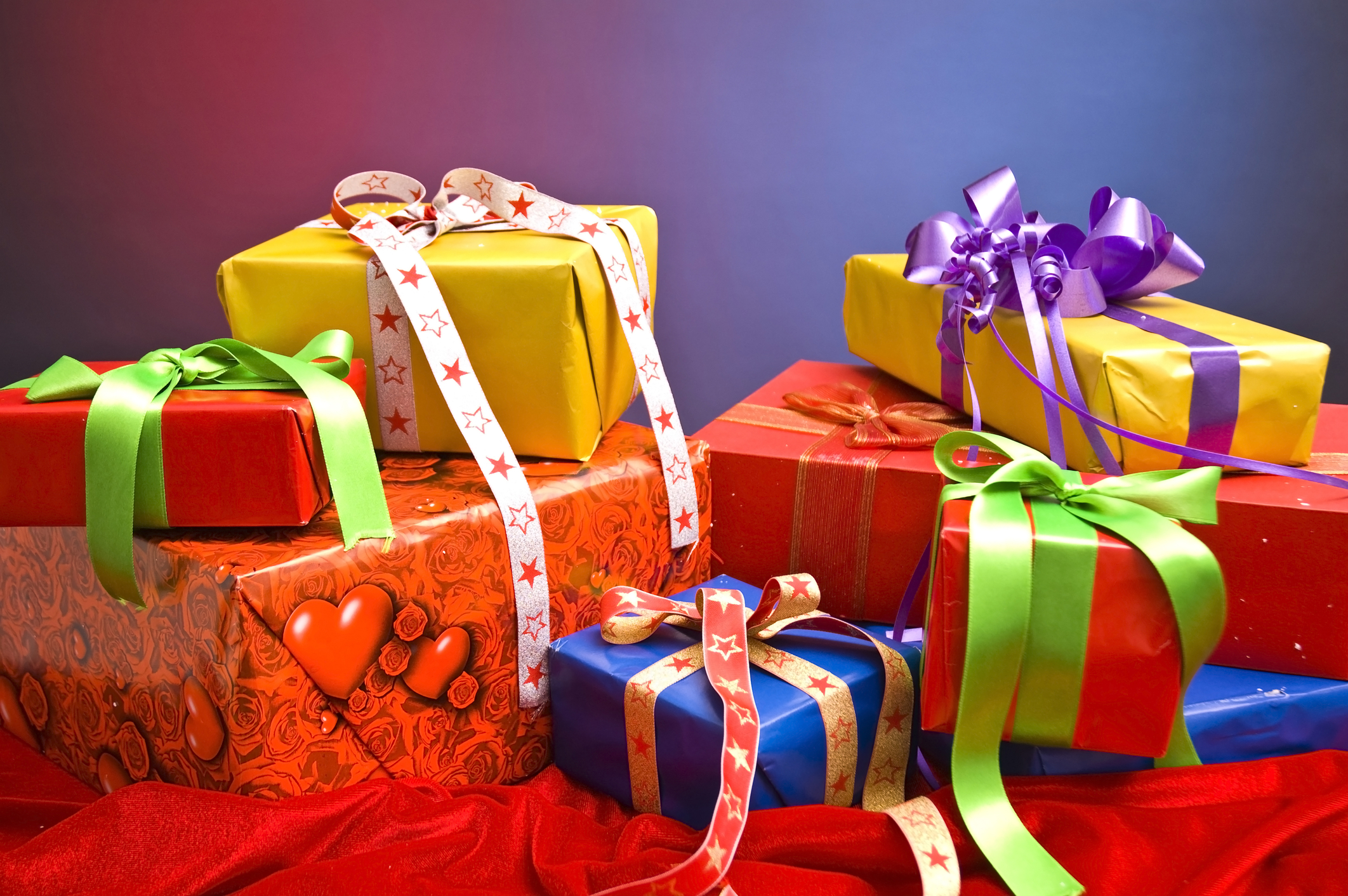 5 of the Best Gifts for Above Ground Pool Owners 1 An array of wrapped gifts with ribbons of all colors.